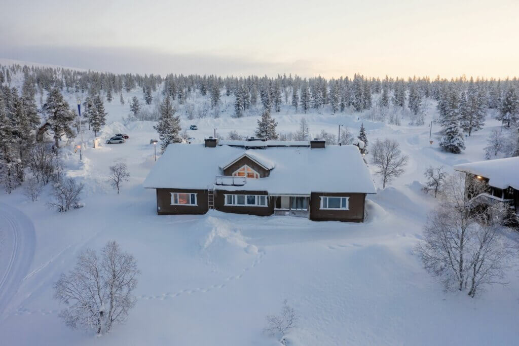 Kiilopään hostelli talvella