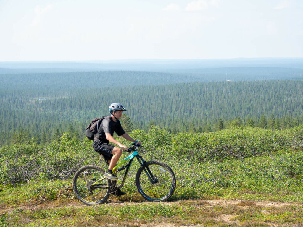 Maastopyöräily Kiilopäällä kesällä